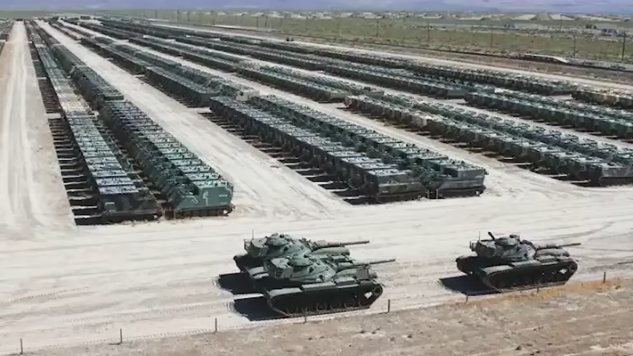 Watch why the US military keeps 20,000 tanks and armored vehicles in ...