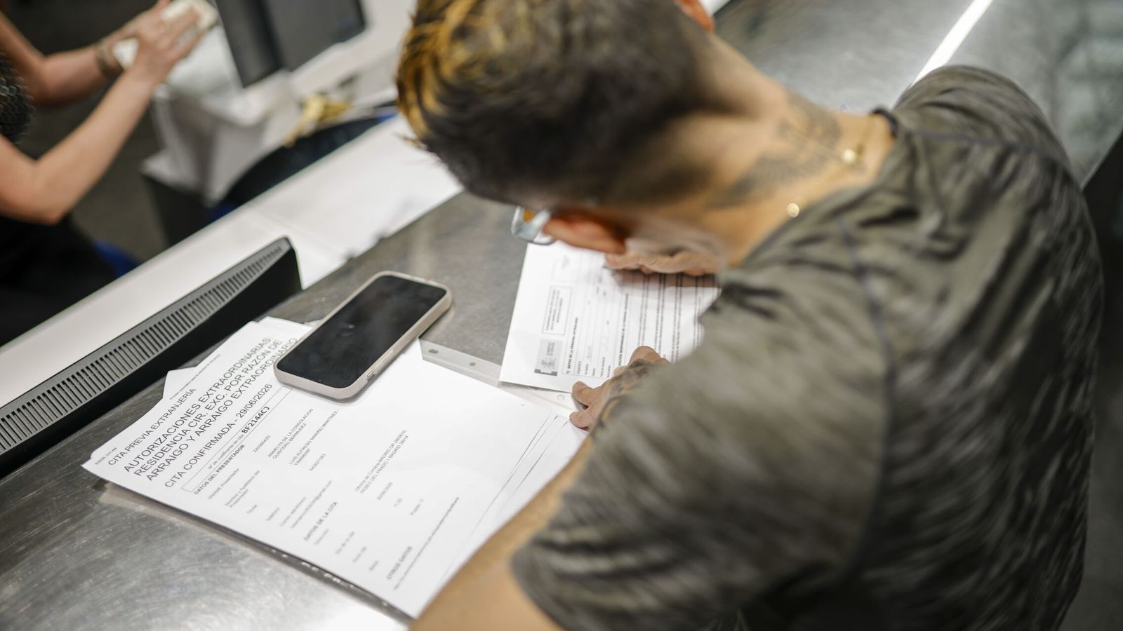El Gobierno confirma 1.174.978 peticiones de regularización y 11.000 ...