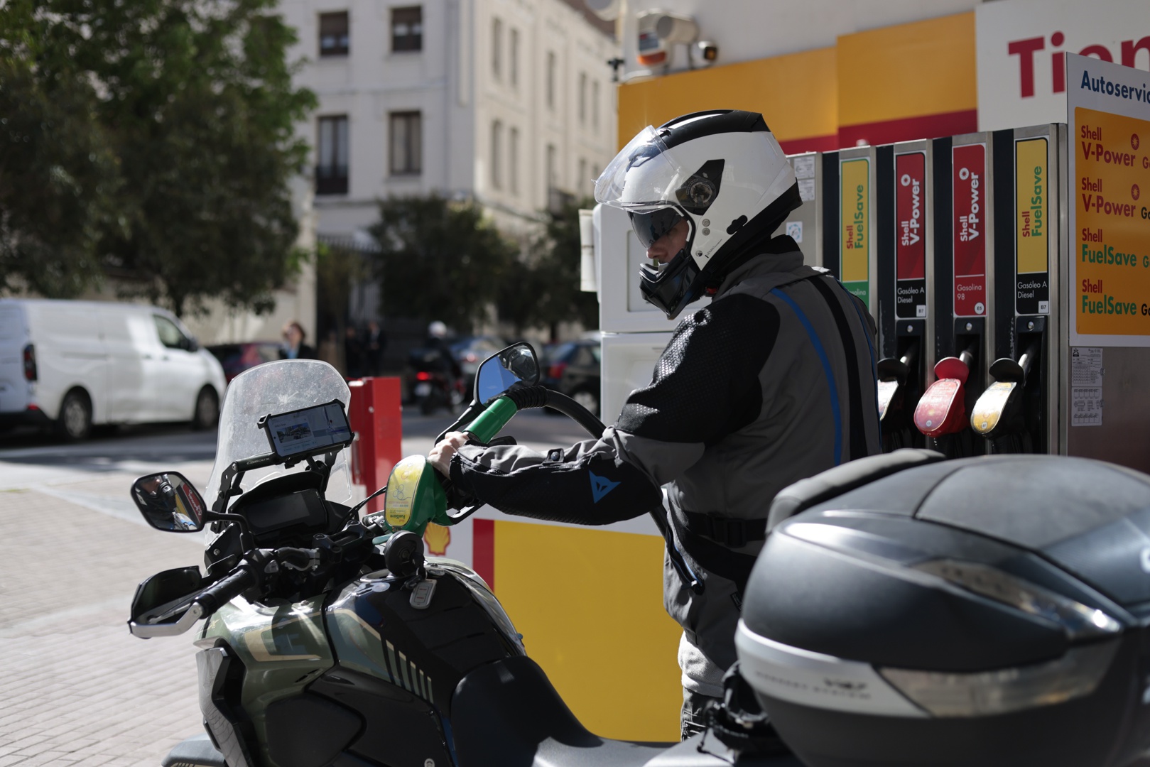 El fin del IVA reducido encarece la gasolina en 8,5 céntimos y el ...