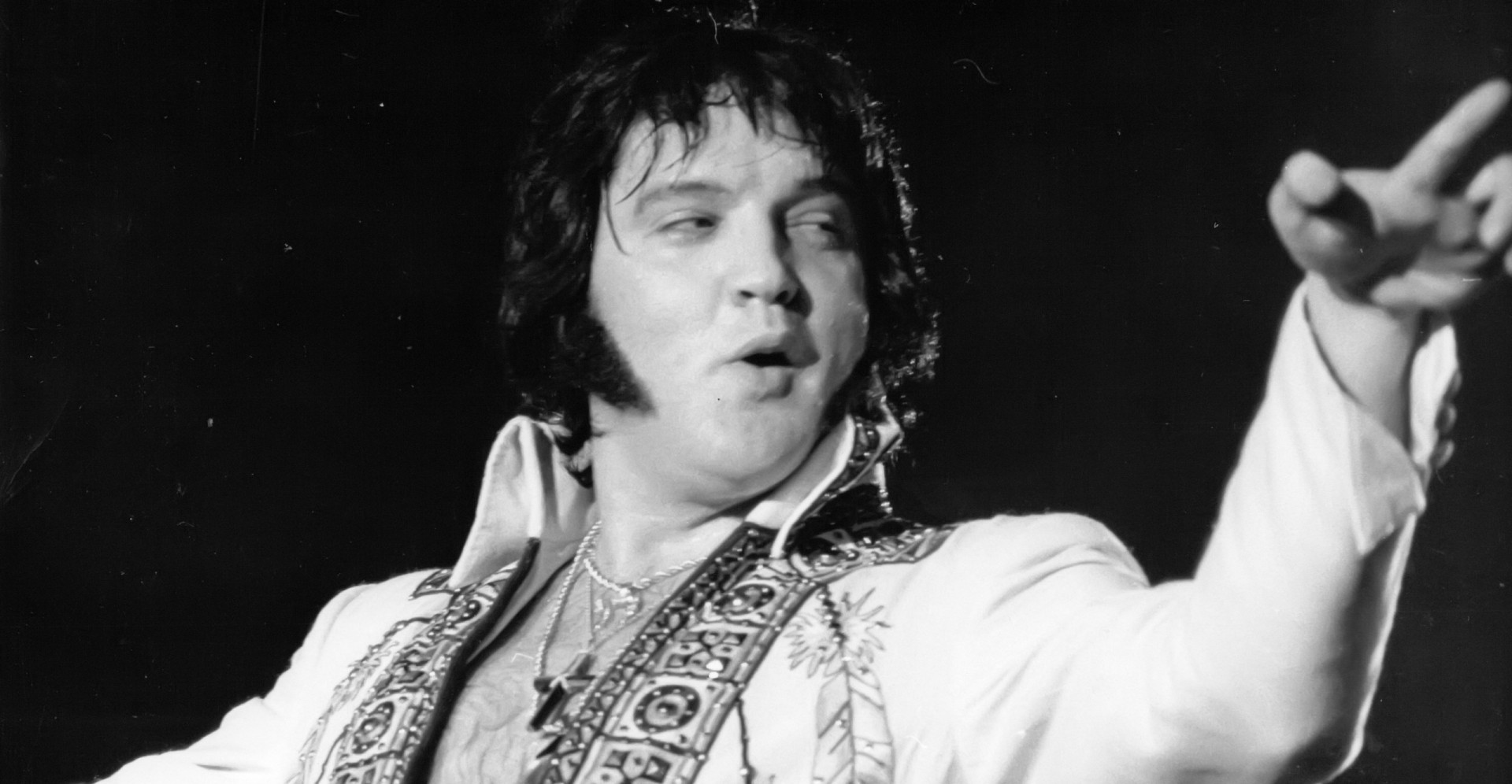 Legendary musicians and their unforgettable outfits