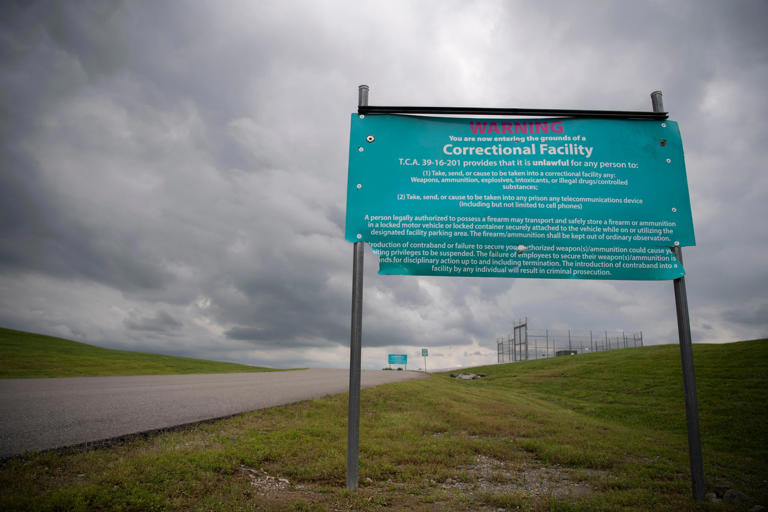 Dead inmate counted alive 18 times at Tennessee prison, ex-guard says