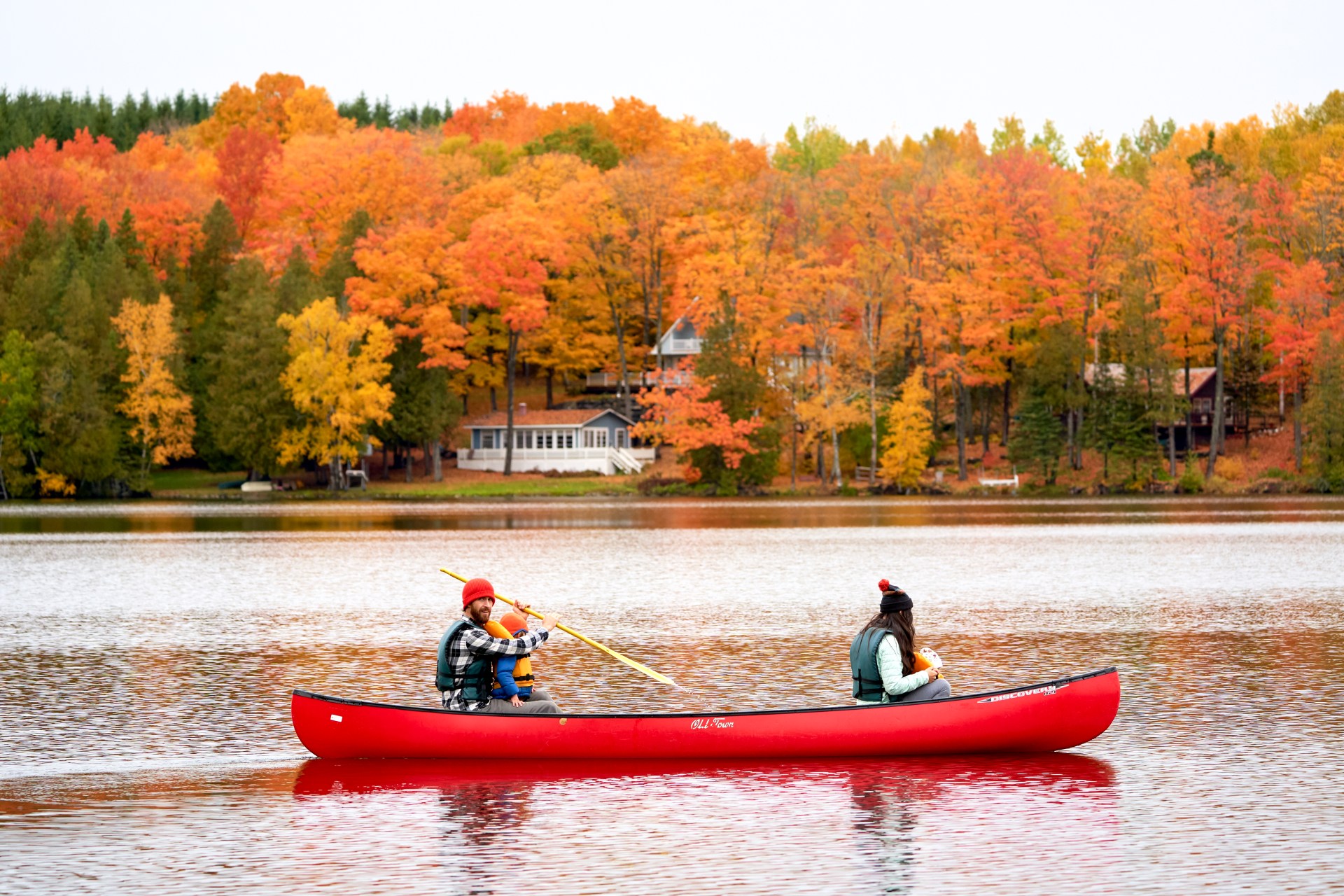 In autumn, Maine's forests are ablaze in reds and golds, while spring and winter offer a host of ways to enjoy its natural landscapes - from snowmobile tours, to cross country skiing, hiking and cycling