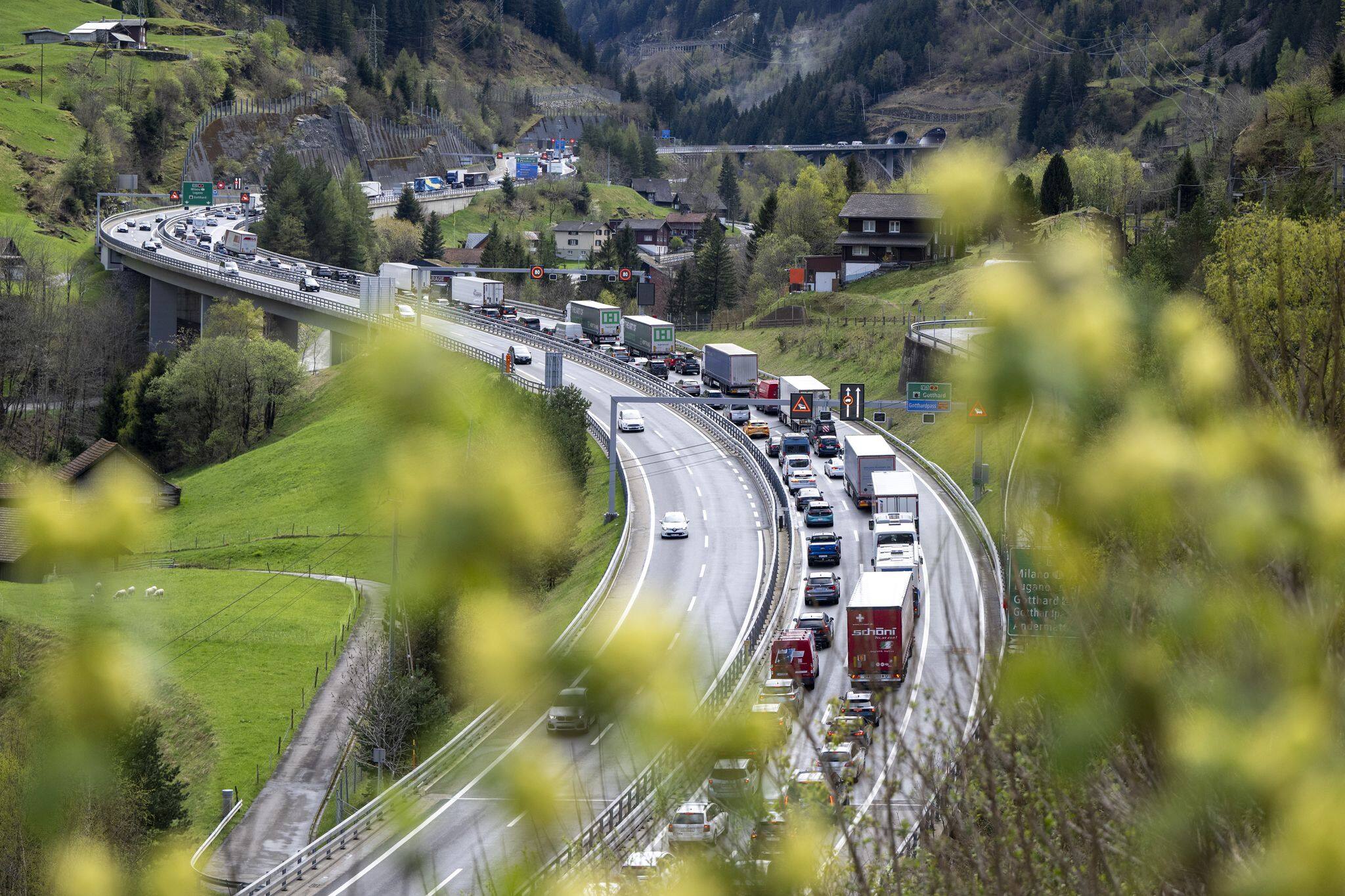Stau am Gotthard-Tunnel – aktuelle Verkehrslage und Staumelder im Überblick