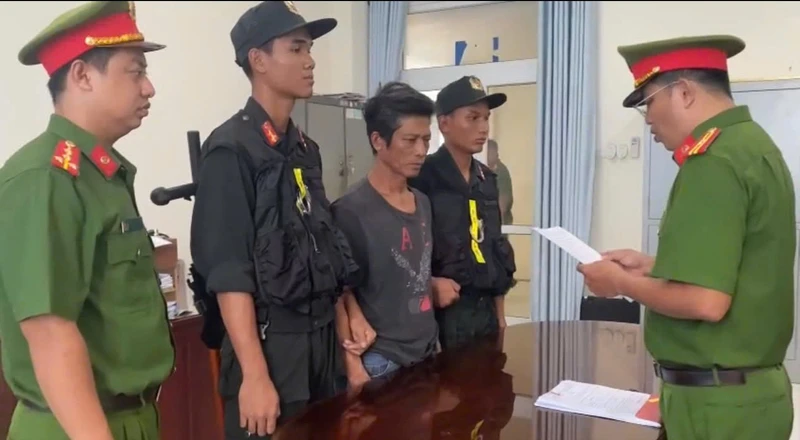 Khởi tố 2 đối tượng cản trở khai thác cát cho công trình trọng điểm