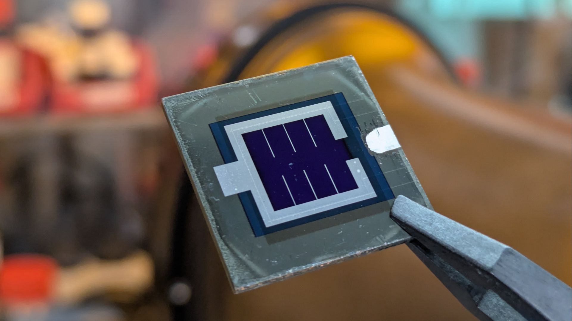 Custom-built tandem solar cell converts record 25.5% sunlight into ...