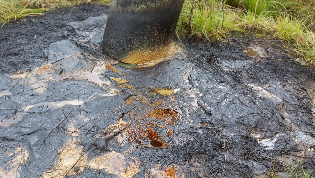Methane leaks and clean energy potential in abandoned wells