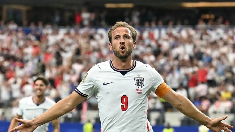 England break down stubborn Czechs to claim first Nations League win