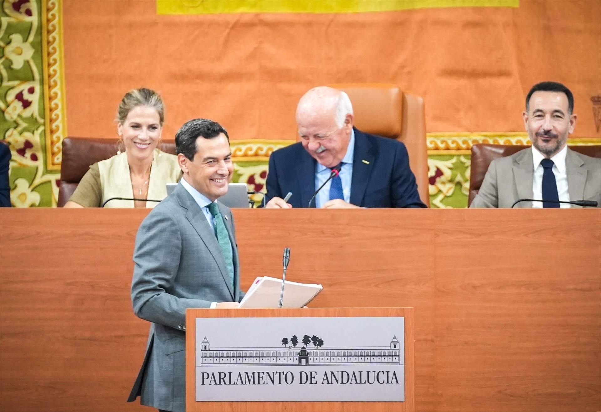 Juanma Moreno, investido gracias al acuerdo con Vox que da a los de ...