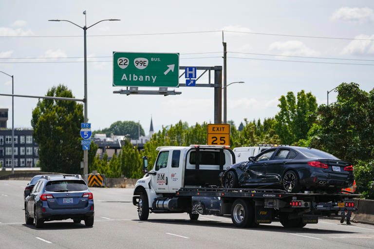 Salem man arrested in Center Street Bridge crash that snarled traffic