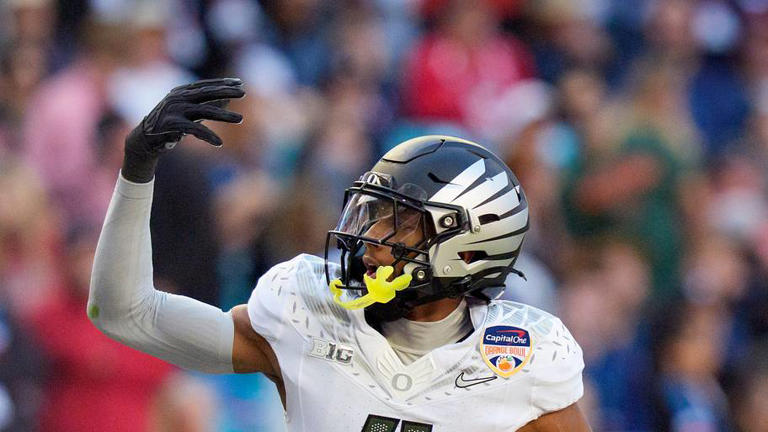 Six Oregon Ducks turn heads in preseason rankings