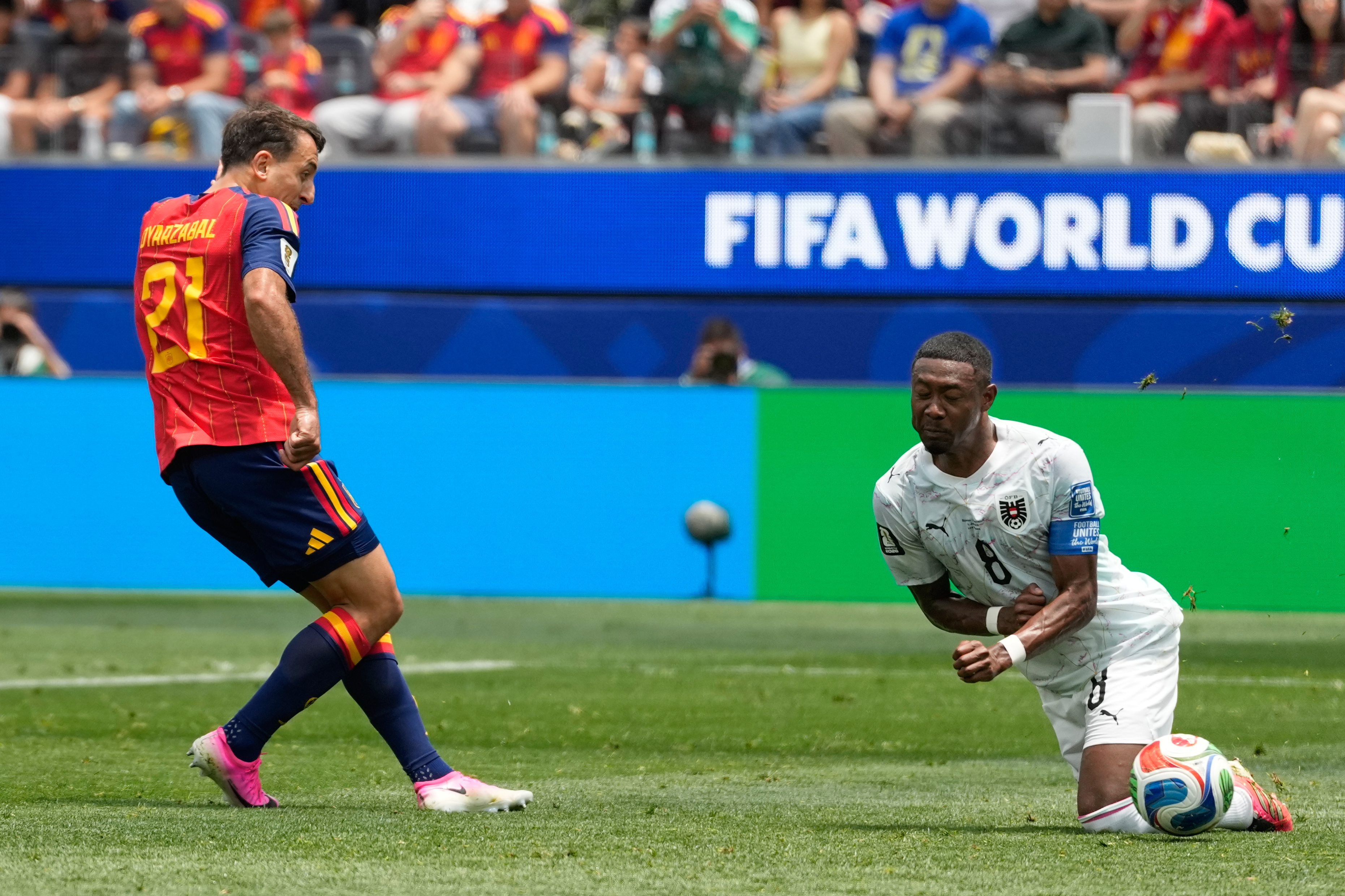 Mikel Oyarzábal anota el primer gol de España en el partido contra Austria por los 16vos de final del Mundial, el jueves 2 de julio de 2026, en Inglewood, California. (AP Foto/Andre Penner)
