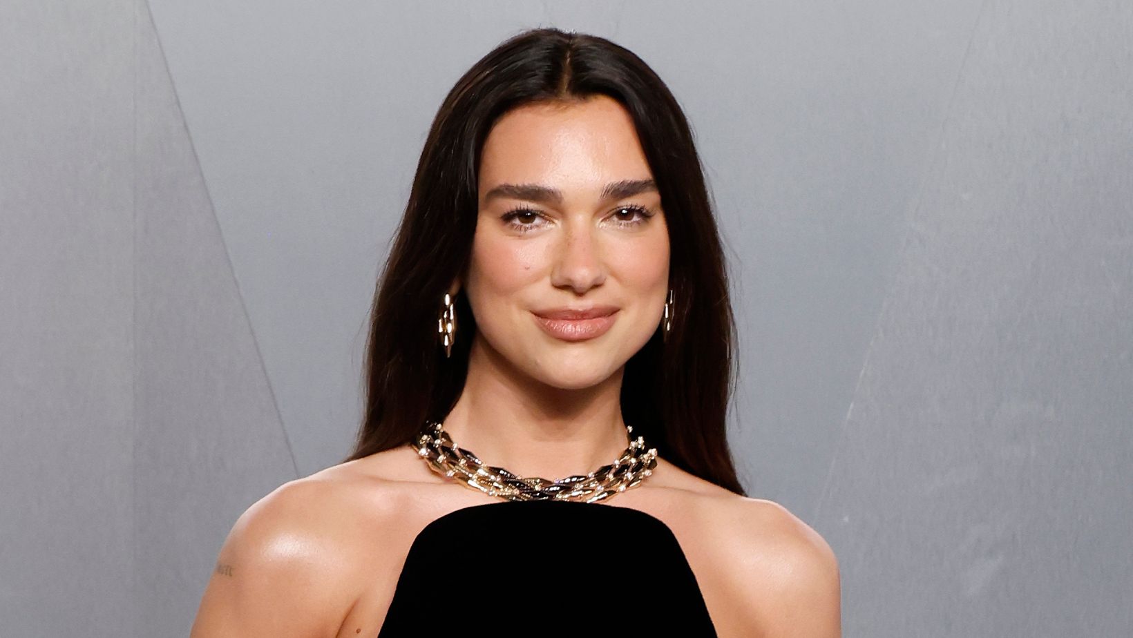dua-lipa-at-the-center-of-controversial-projects