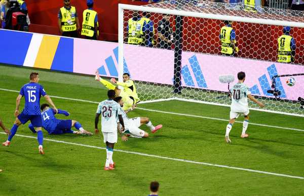Chip na bola decide jogo: tecnologia anula golo da Croácia e salva Portugal