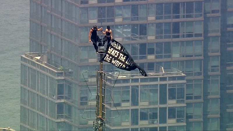 Daredevil couple charged with felonies for Empire State Building ...