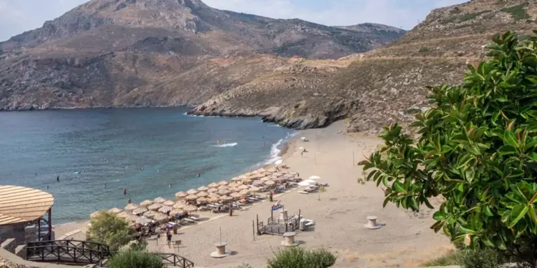 15 παραλίες της Πελοποννήσου που θυμίζουν εξωτικό νησί: Ο απόλυτος καλοκαιρινός οδηγός ΦΩΤΟ