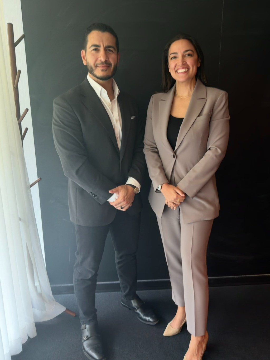 AOC throws her weight behind progressive Abdul El-Sayed in Michigan ...