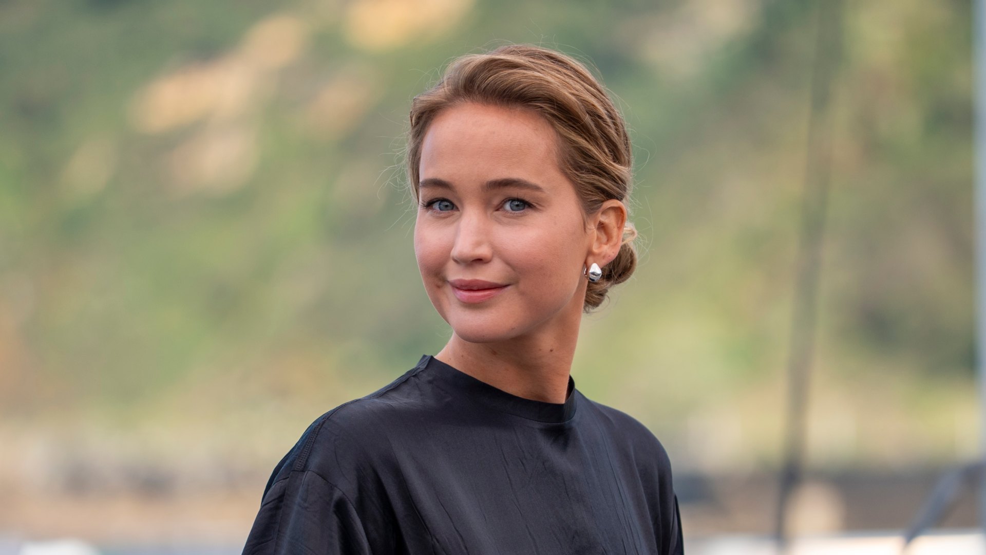 Jennifer Lawrence's comfy yet elevated pants put loungewear to shame