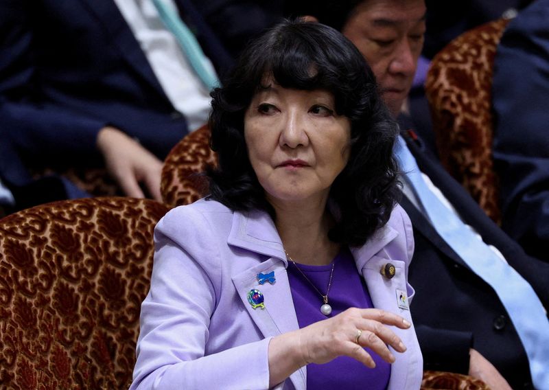 Japan Finance Minister Signals Yen Intervention Readiness