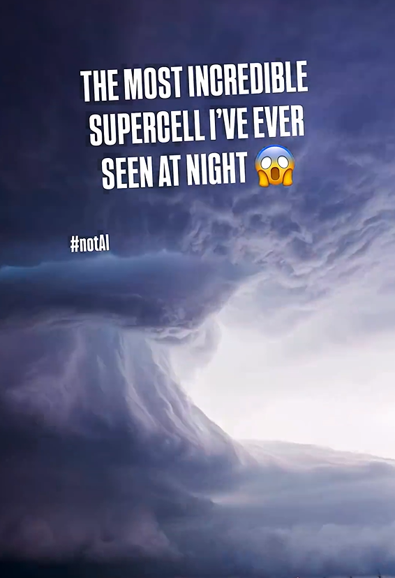 Supercell sighting over New Mexico night sky: Intense lightning display