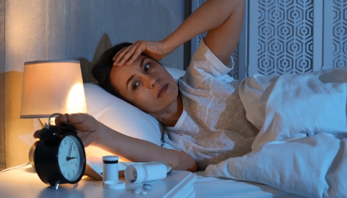 Vì sao nhiều phụ nữ sau tuổi 40 thức giấc lúc 3 giờ sáng?