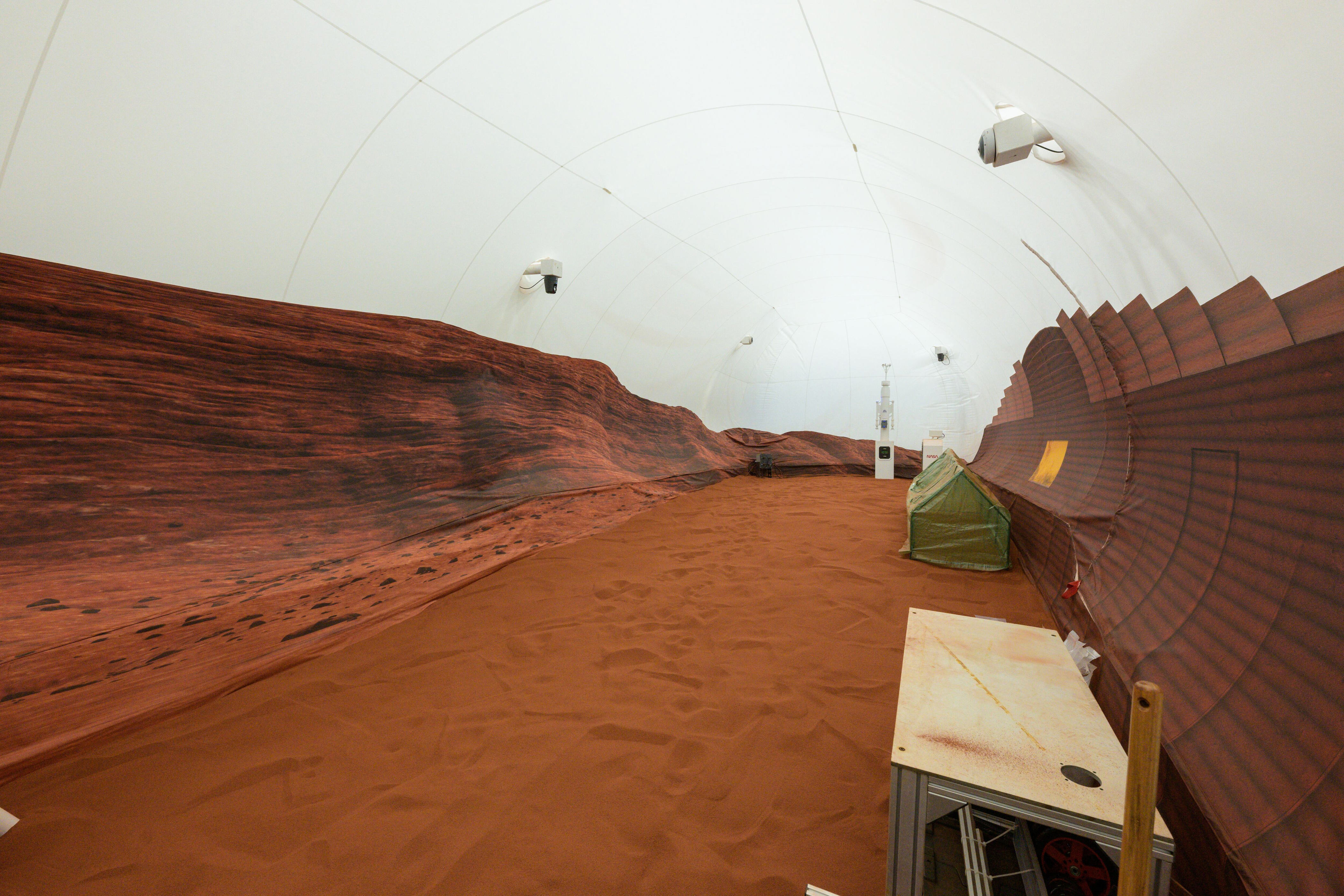 NASA seeks volunteers for year-long simulated Moon and Mars mission