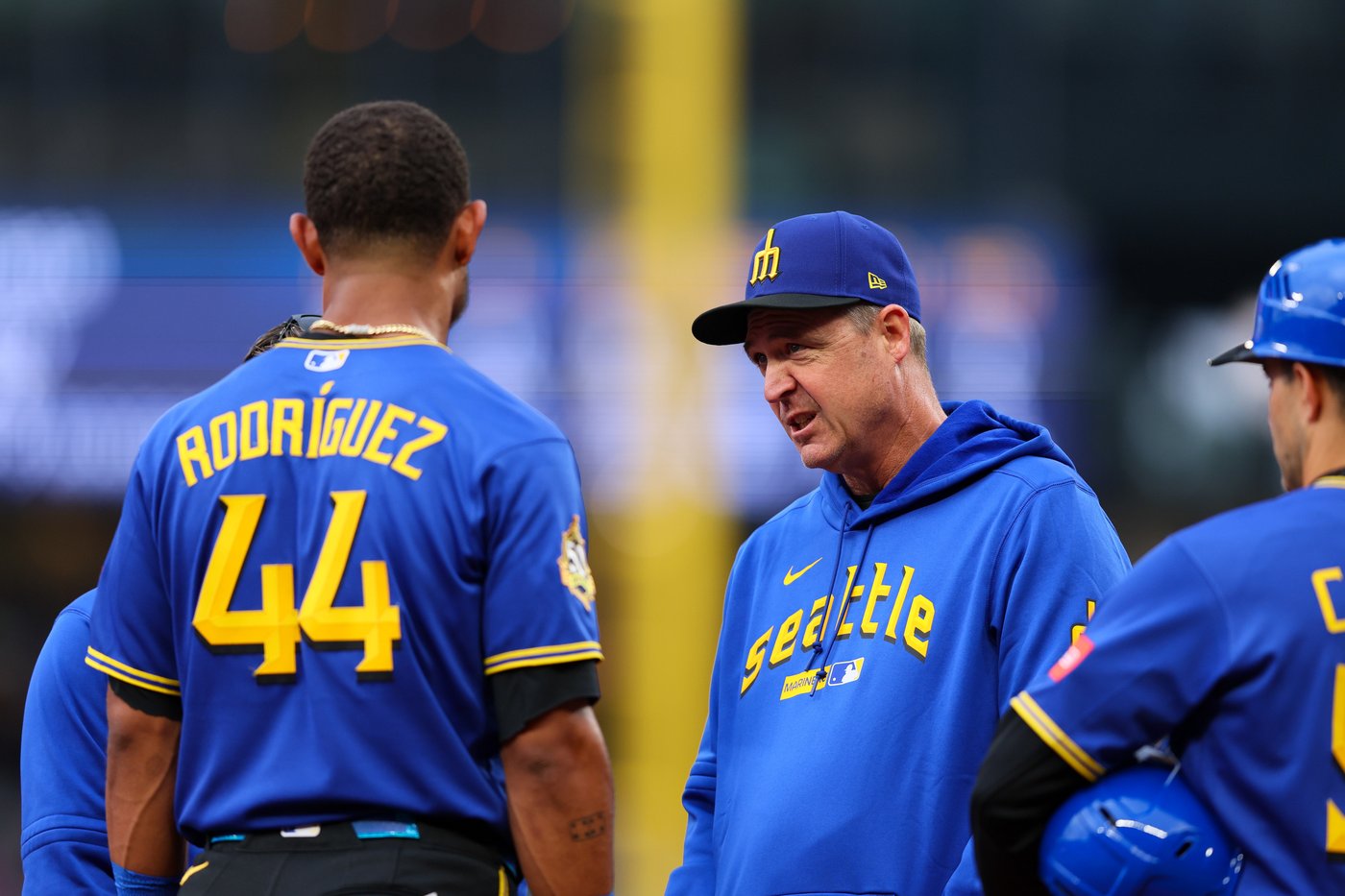 Mariners' Julio Rodríguez placed on 7-day injured list with concussion ...
