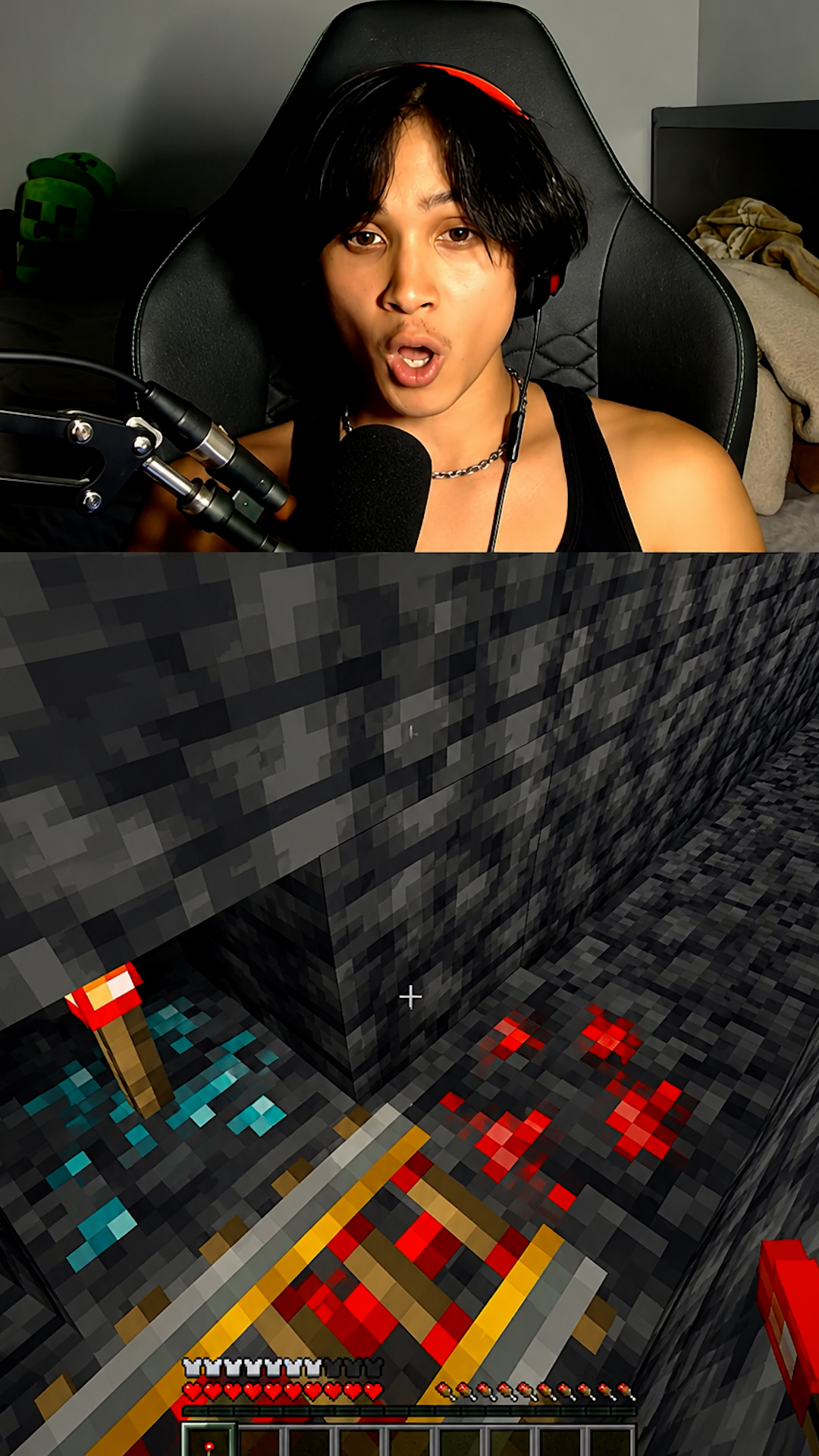 Can mining diamonds alert a Minecraft server administrator?