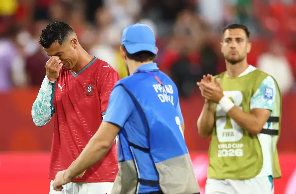 Ronaldo bật khóc tưởng nhớ một năm ngày mất đồng đội