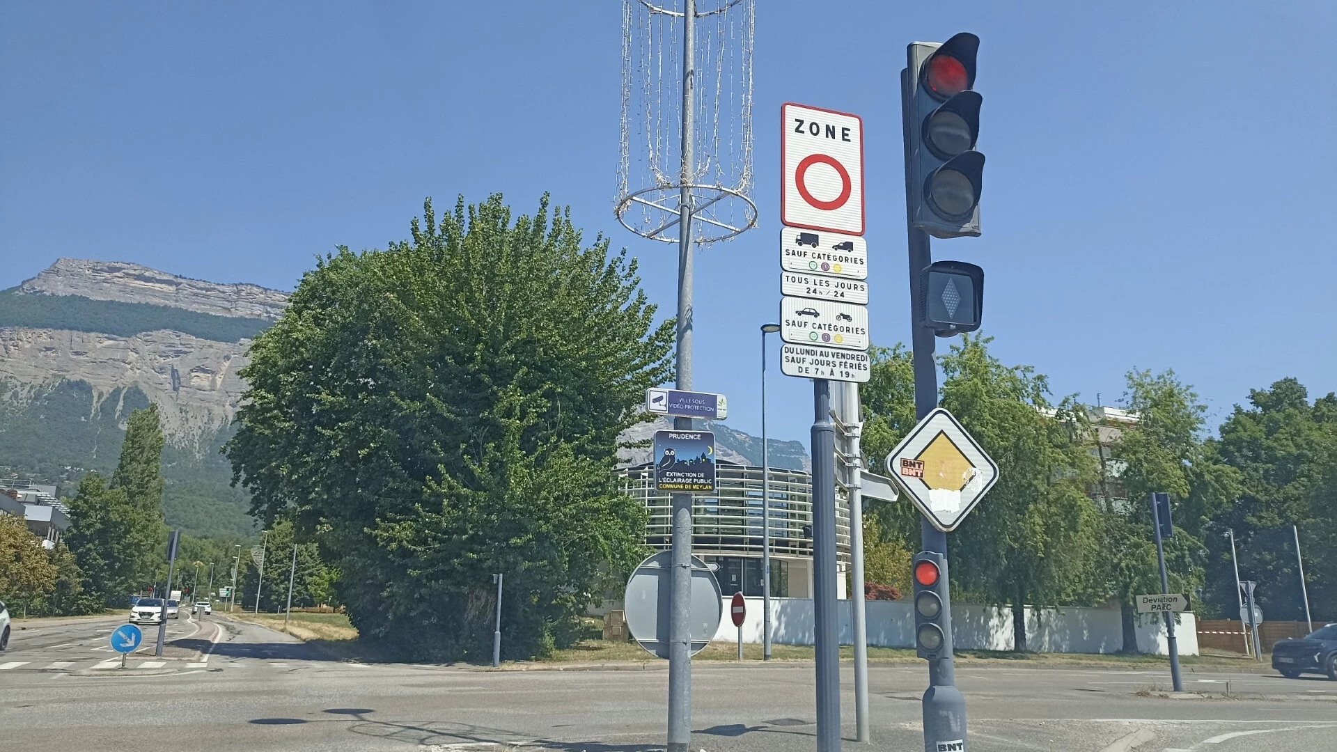Prolongation de la ZFE à Grenoble : toujours pas d'amendes pour les ...