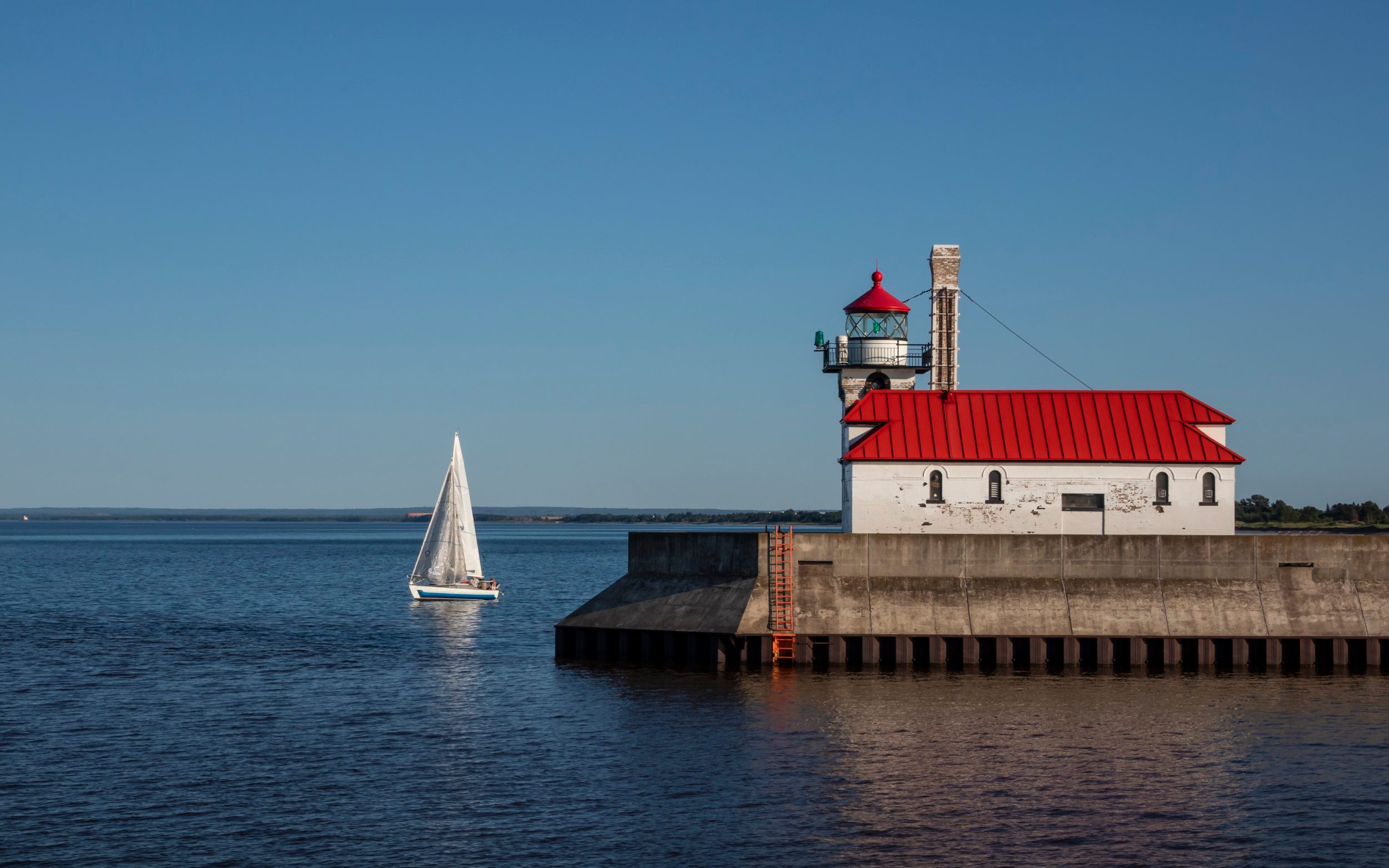 A breakwater lighthouse on Lake Superior