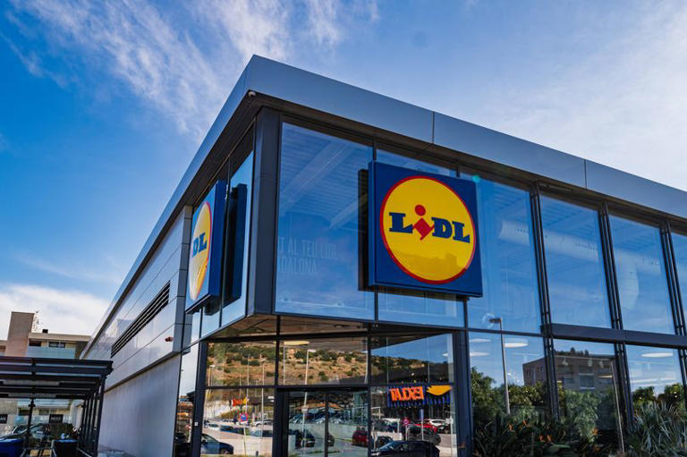 Tesco and Lidl warn of food poisoning as they issue urgent recall ...
