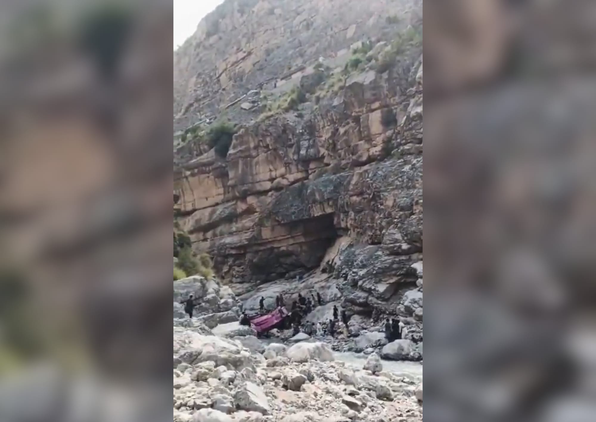 Pakistani bus falls into roadside ditch, rescue agency reports 40 ...