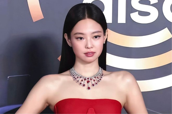 Jennie (Blackpink) bị chỉ trích vì quảng cáo sản phẩm kính