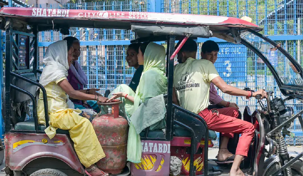 Centre removes BAT-BMS apps after reports of remote e-rickshaw shutdowns