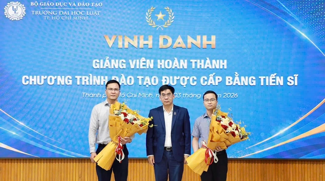 Trường đại học thưởng 720 triệu đồng cho 4 giảng viên hoàn thành chương trình tiến sĩ