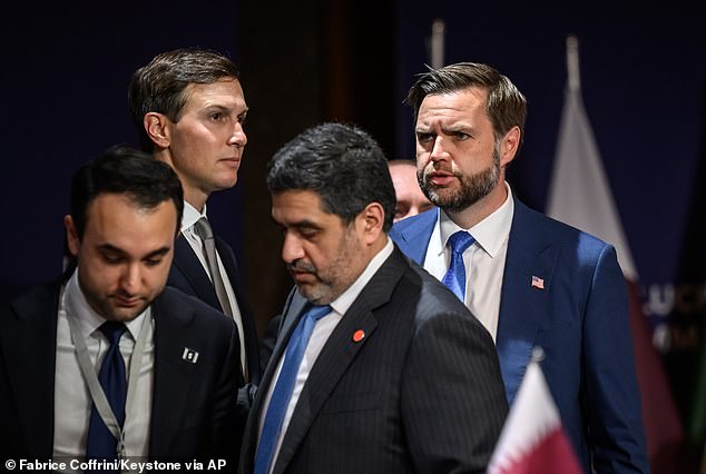 Vance speaking with Jared Kushner during the meetings between Qatar, Pakistan, Iran and the US