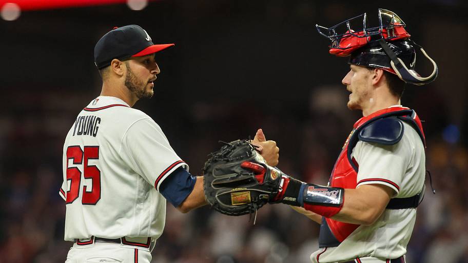 Braves shuffle bullpen, sign All-Star to minor league contract
