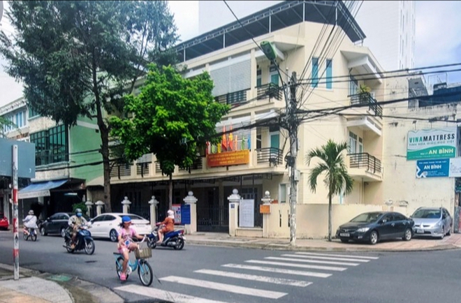 Một nhân viên an ninh cơ sở tự tiện đòi dân nộp phí, thu tiền cấp giấy xác nhận thông tin về cư trú