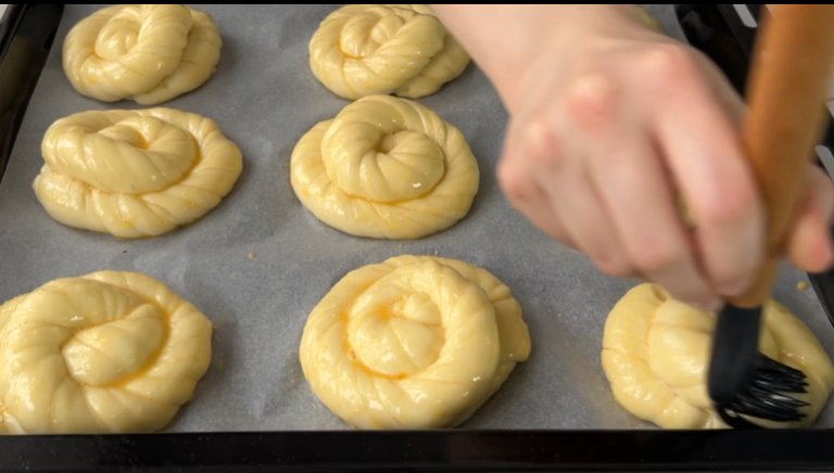 homemade-milk-bread-buns-with-soft-texture-and-simple-ingredients