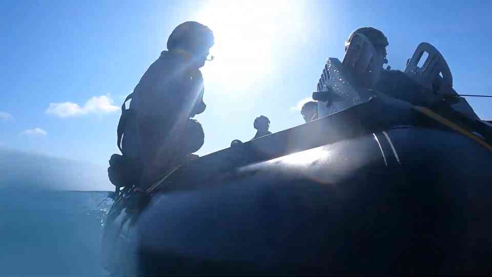 Amphibious reconnaissance with US Marines of 1st Recon Battalion