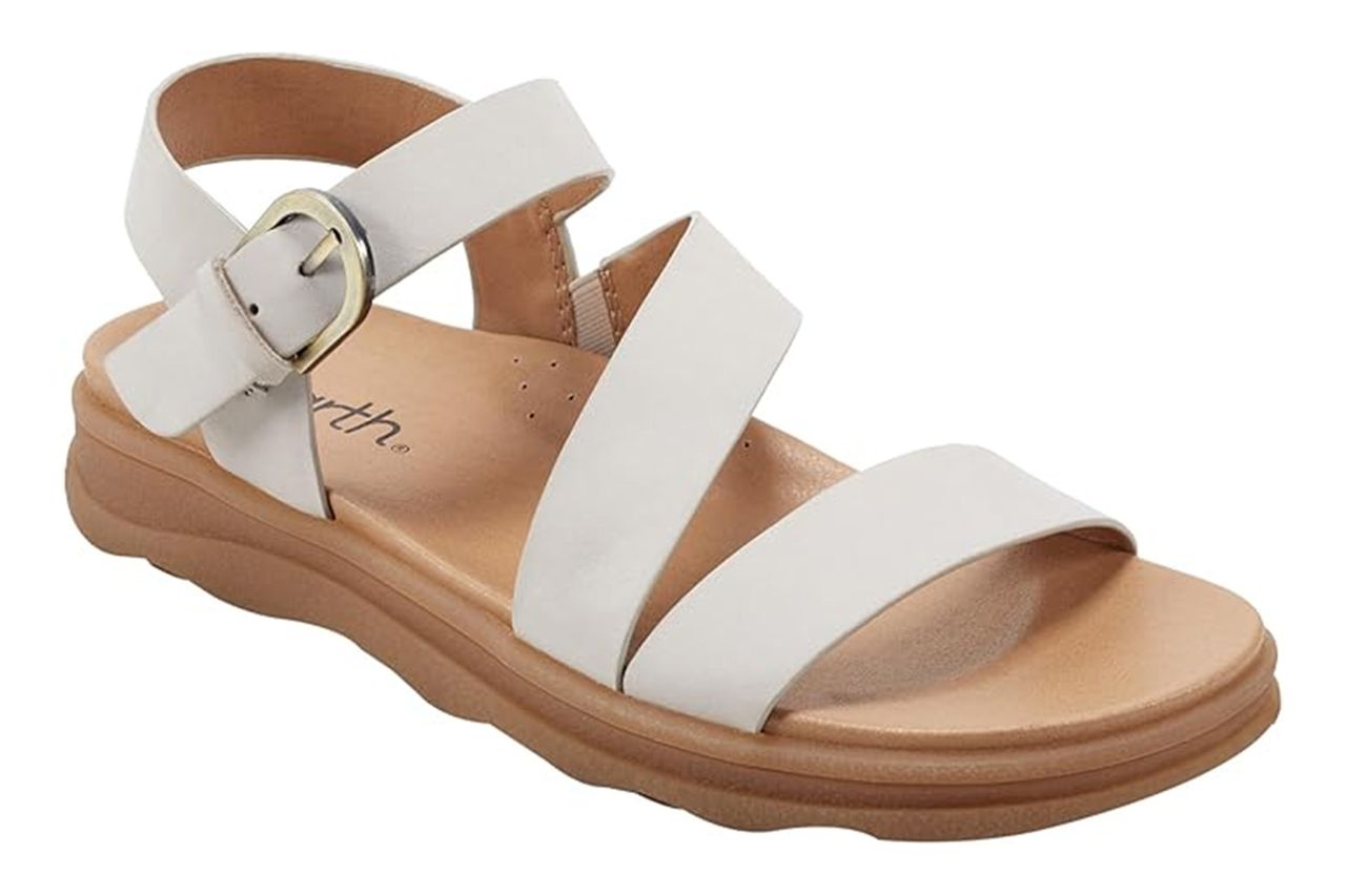 Amazon Earth Women's Lainey Flat Sandal