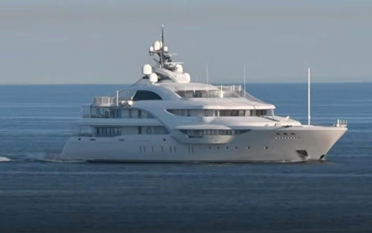 The luxury yacht reportedly has anti-drone nets covering its deck - Frank Behling/Kieler Nachrichten