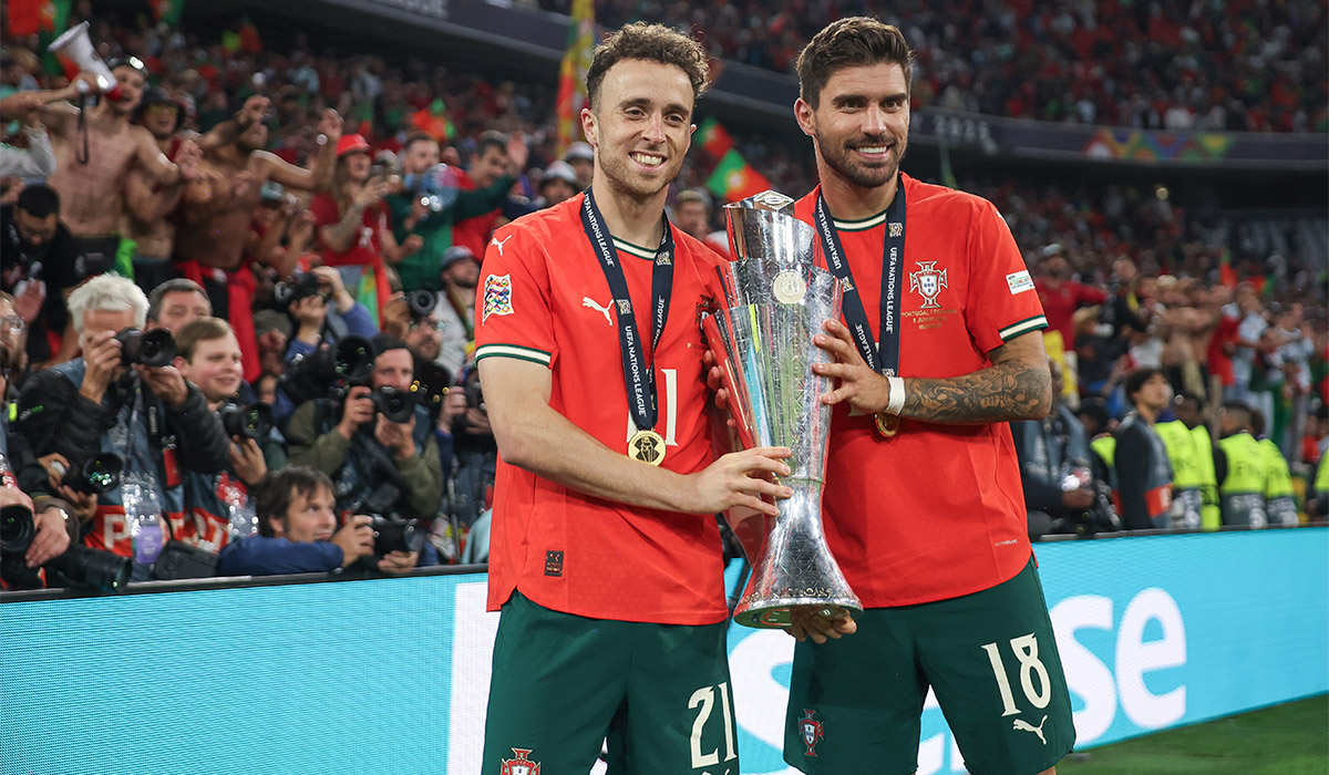 Ronaldo breaks down in tears after emotional tribute to Diogo Jota at ...