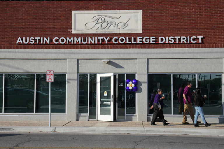 Federal loan changes put students who drop a class at risk of losing ...