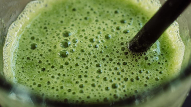 ¿Jugo verde para desintoxicarte? Nefróloga explica lo grave que puede ser para tu cuerpo