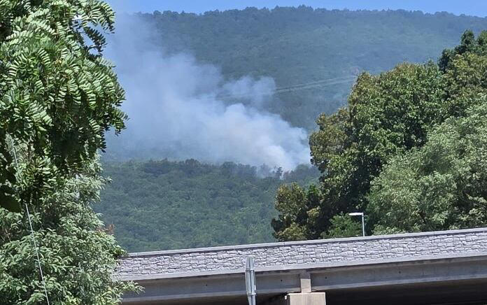 Roanoke County brush fire 100% contained