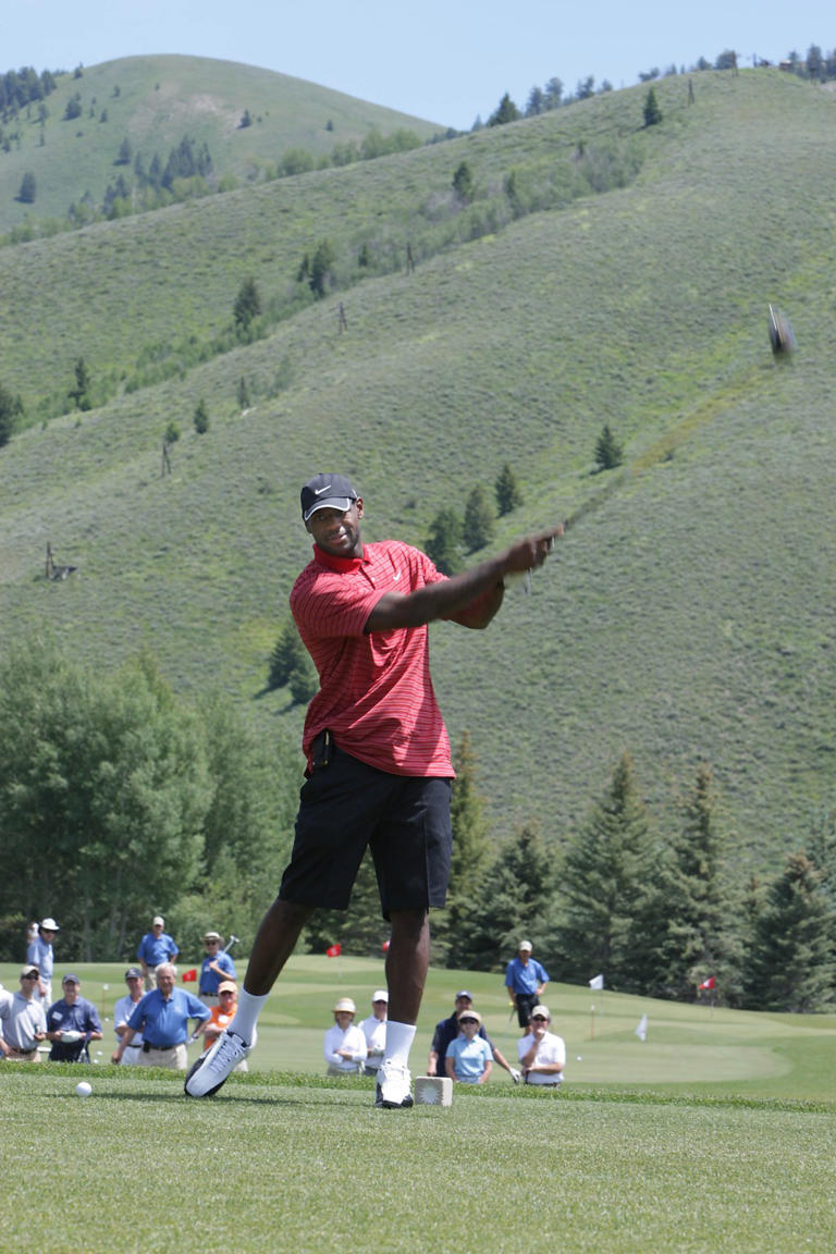 LeBron James golfing with Draymond Green in Puerto Rico amid Warriors ...