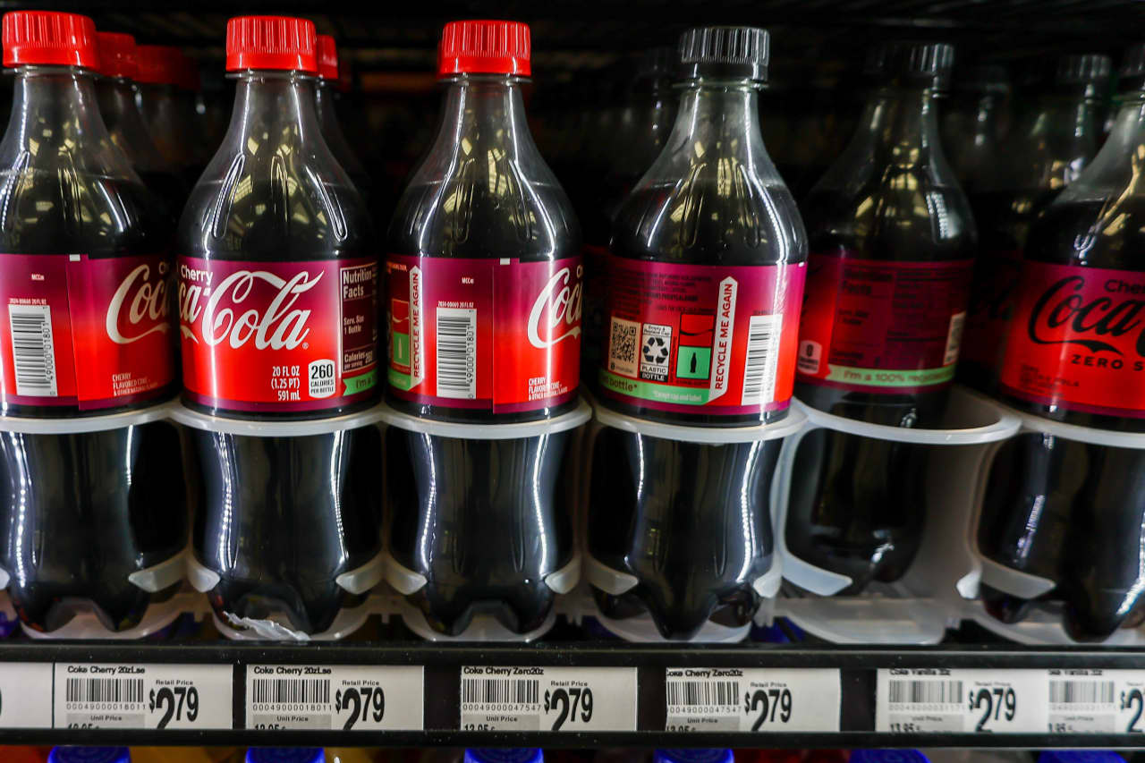 Why Coke stock is soaring while Pepsi is sinking