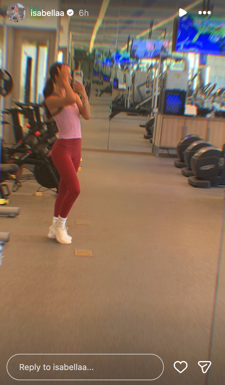 Erling Haaland’s GF Isabel shows off perfect form in stunning pink gym ...