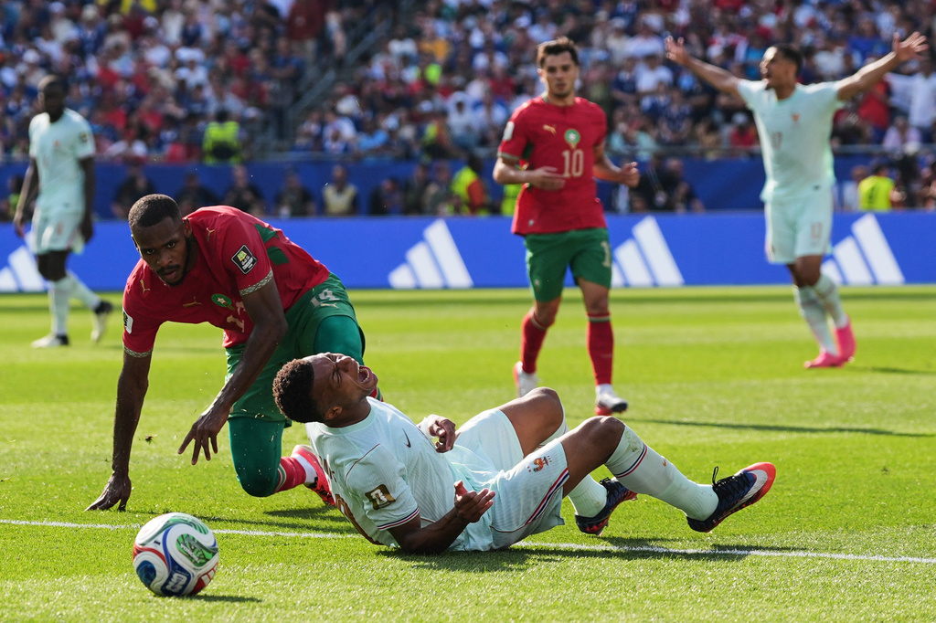 Kylian Mbappé scores his 8th World Cup goal before leaving game with a slight ankle injury